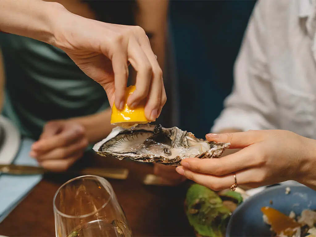 Learn how to serve raw oysters correctly