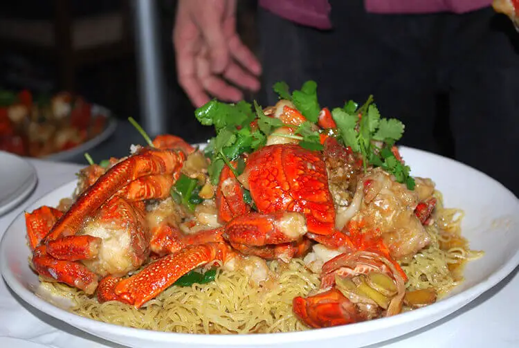 Mi Xao is a famous Asian street food