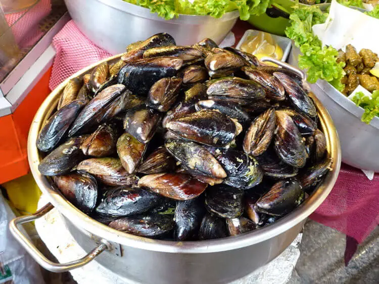 Refreezing mussels will make them dangerous to eat