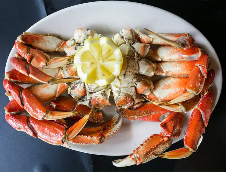 Steam Dungeness crab legs in three steps